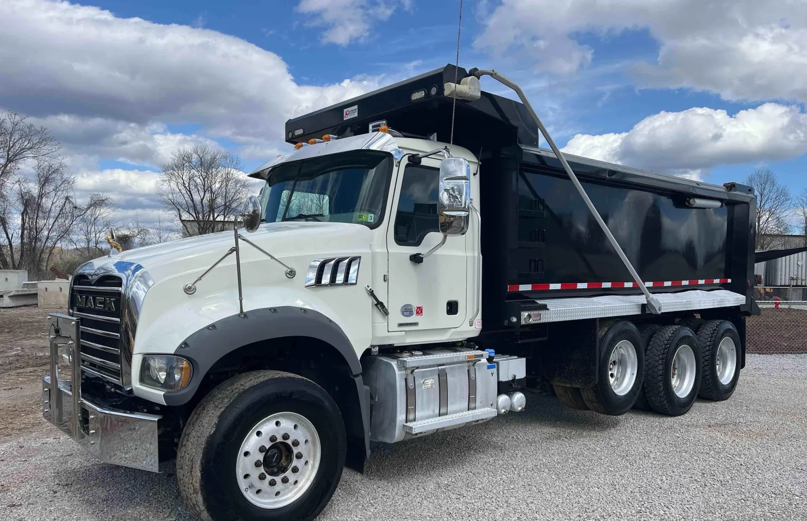 2019 Mack Granite Dump Truck